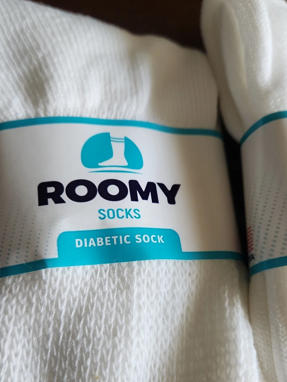 Roomy White Diabetic Crew Socks for Men. Size: 10-13